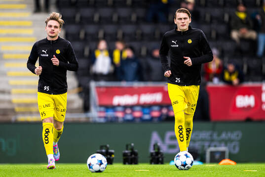 Jeppe Kjær and Isak Dybvik Määttä of Bodø/Glimt warms