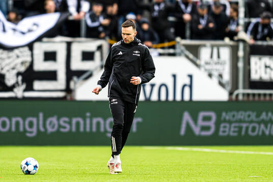 Ole Kristian Selnæs of Rosenborg warms up