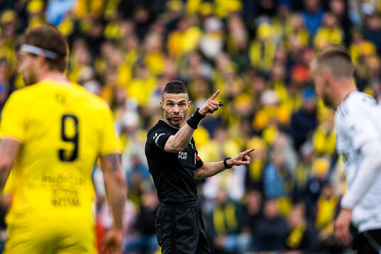 Tore Hansen, referee