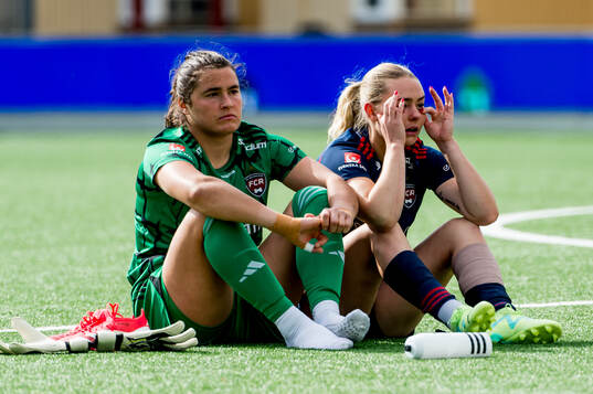 Rosengårds Eartha Cumings och Emma Jansson deppar