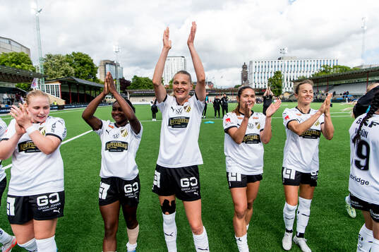 Häckens spelare jublar