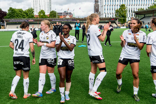 Häckens spelare jublar