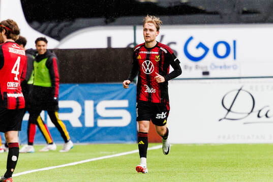Östersunds Simon Marklund jublar