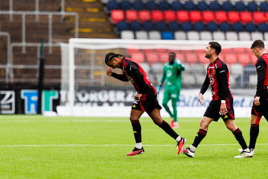 Östersunds Nebiyou Perry jublar