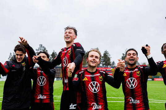 Östersunds Philip Bonde och Simon Marklund jublar