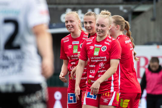 KIF Örebros Helene Gross-Benberg jublar