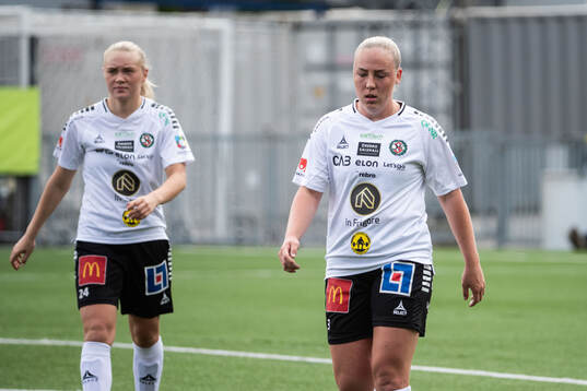Örebro SKs Selma Rajakangas och Ebba Cabander deppar