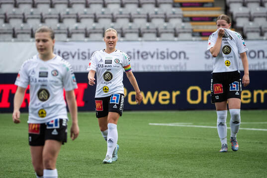 Örebro SKs Nora Törngren och Sofia Vesterlund deppar