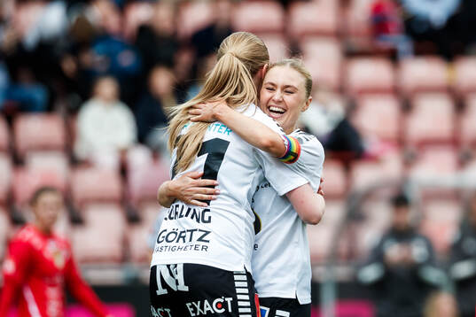 Örebro SKs Nora Törngren jublar