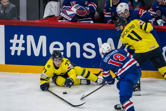 Simon Edvinsson and Mikael Backlund of Sweden against
