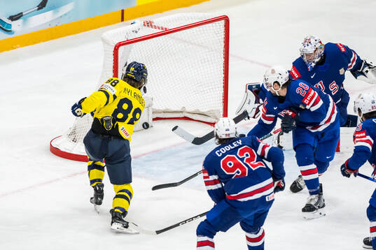 William Nylander of Sweden scores 1-4 behind goaltender