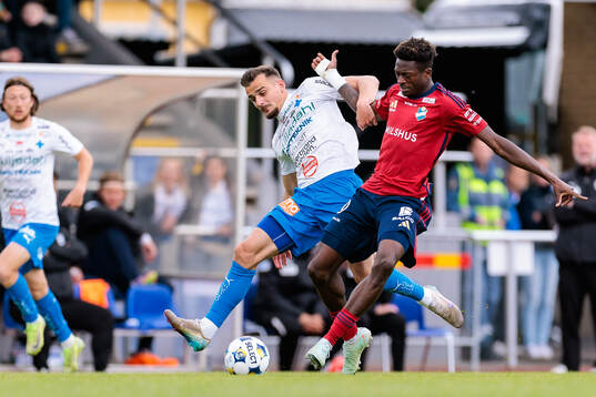 Värnamos Ajdin Zeljkovic och Östers Kingsley Gyamfi