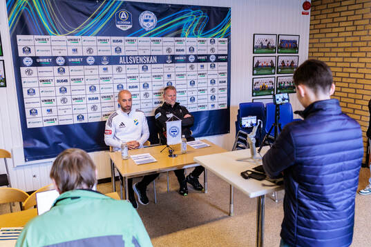 Östers tränare Martin Foyston och Värnamos tränare Arne