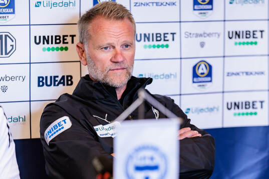 Värnamos tränare Arne Sandstö på presskonferens