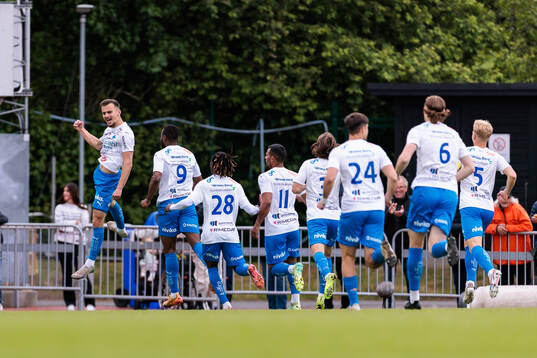 Värnamos Ajdin Zeljkovic jublar