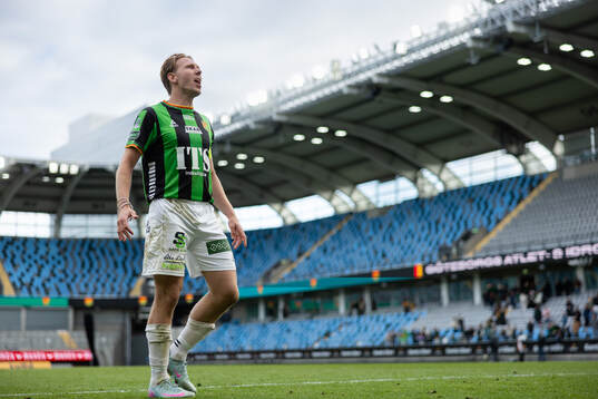GAIS August Wängberg håller i segersång framför klacken