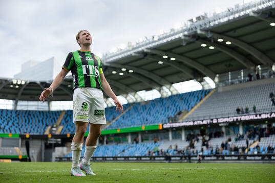 GAIS August Wängberg håller i segersång framför klacken