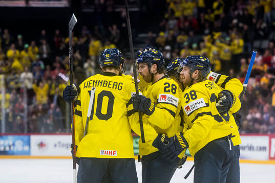 Elias Lindholm of Sweden celebrates with team mates