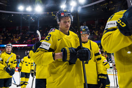 Lucas Raymond of Sweden looks dejected