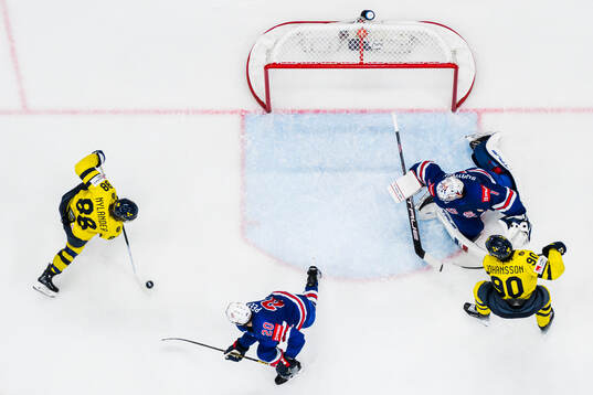 William Nylander of Sweden scrores the 1-3 gaol behind