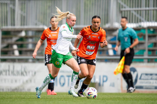 Hammarbys Emilie Joramo och Kristianstads DFFs Amy Sayer
