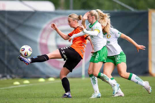 Kristianstads DFFs Katla Tryggvadottir och Hammarbys Emilie