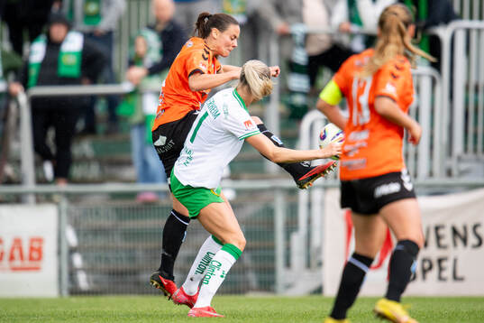 Kristianstads DFFs Alice Nilsson och Hammarbys Ellen