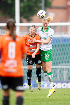 Kristianstads DFFs Beata Olsson och Hammarbys Emilie
