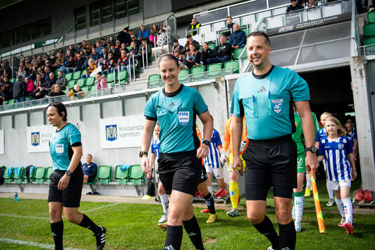 Assisterande domare Jilan Taher, domare Lovisa Johansson