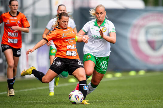Kristianstads DFFs Emma Petrovic och Hammarbys lagkapten