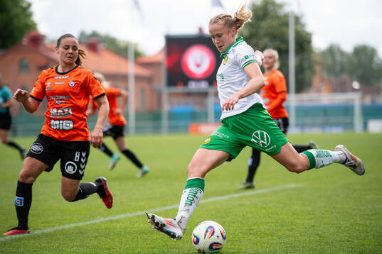 Kristianstads DFFs Alice Nilsson och Hammarbys Julie