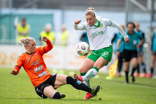Kristianstads DFFs Guðný Árnadóttir och Hammarbys Anna