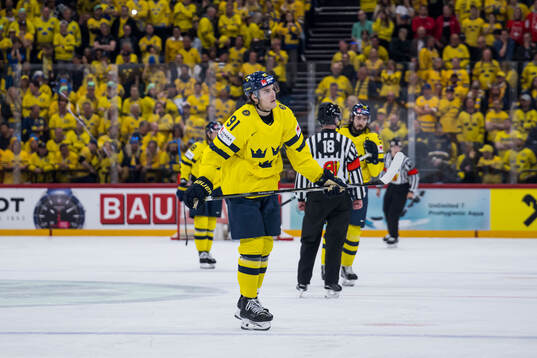 Leo Carlsson of Sweden looks dejected