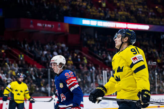 Leo Carlsson of Sweden looks dejected