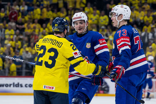 Lucas Raymond of Sweden against Michael Kesselring and Alex