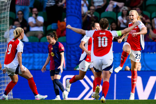 Stina Blackstenius of Arsenal celebrates