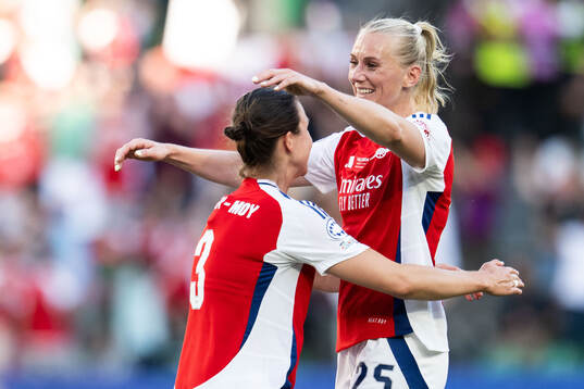 Stina Blackstenius of Arsenal celebrates with Lotte