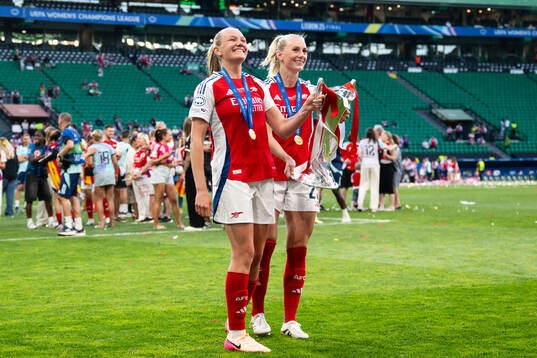 Frida Maanum and Stina Blackstenius of Arsenal celebrate