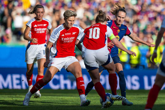 Lina Hurtig of Arsenal and Caroline Graham Hansen of