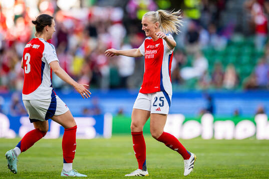 Lotte Wubben-Moy and Stina Blackstenius of Arsenal celebrate