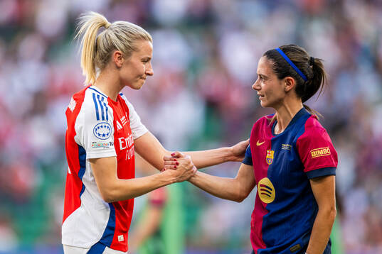 Leah Williamson of Arsenal and Aitana Bonmati of Barcelona