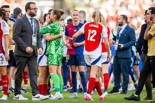 Caroline Graham Hansen of Barcelona and Frida Maanum of