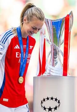Amanda Ilestedt of Arsenal with the trophy