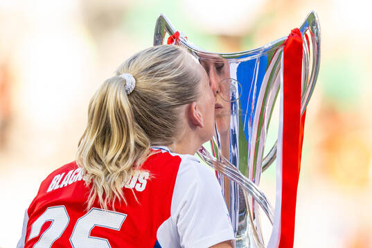 Stina Blackstenius of Arsenal kisses the trophy