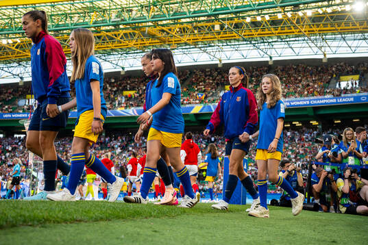 Aitana Bonmati of Barcelona enters the pitch