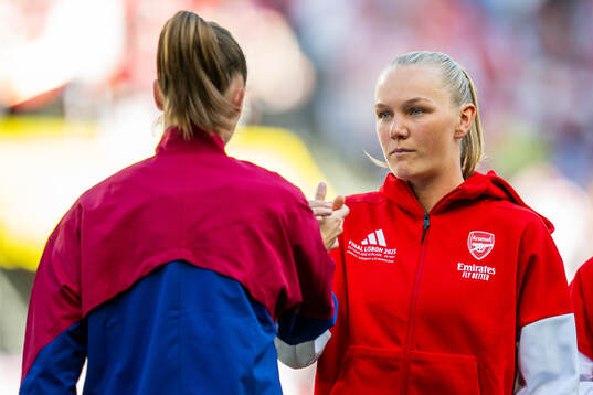 Caroline Graham Hansen of Barcelona and Frida Maanum of