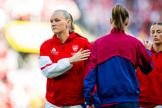 Frida Maanum of Arsenal and Caroline Graham Hansen of