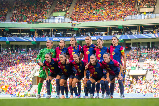 The starting eleven of Barcelona pose for a team photo
