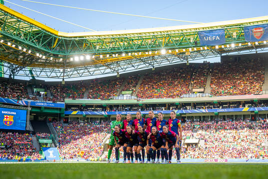 The starting eleven of Barcelona pose for a team photo