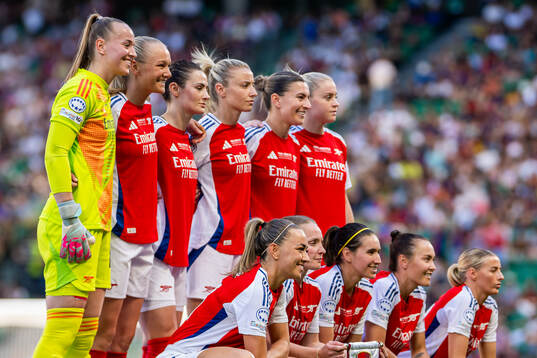 The starting eleven of Arsenal pose for a team photo